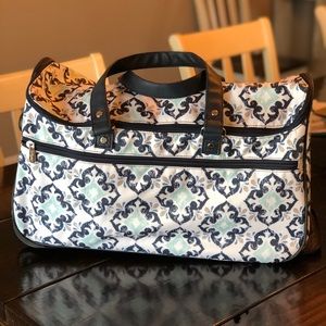 Thirty one duffle bag with wheels and handle